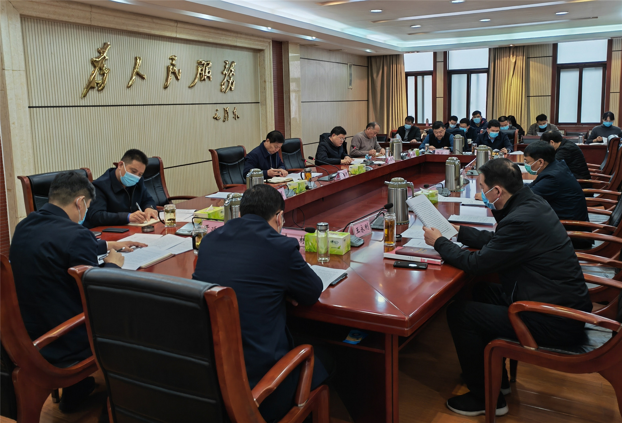 1月10日县长李红民分别主持召开县政府党组2022年第1次集体学习和县政府第120次常务会议.1_副本.jpg