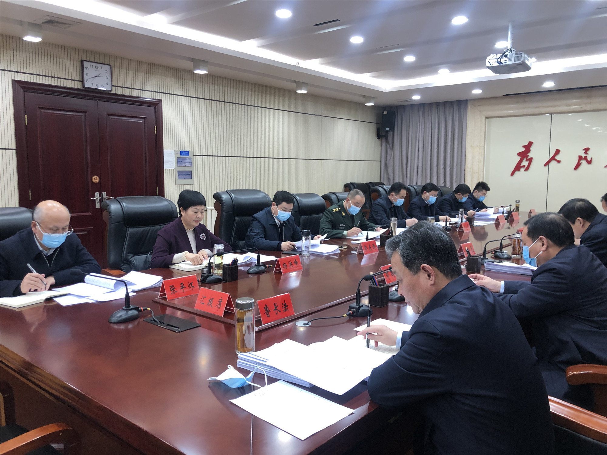 2月14日十四届县委第二十八次常委会会议召开.2.jpg